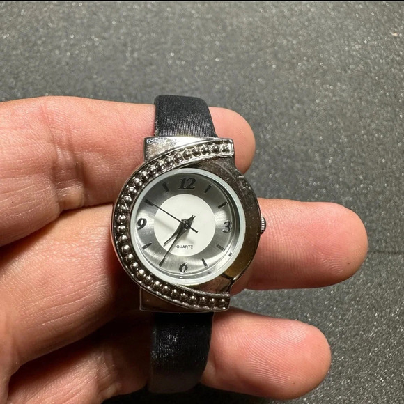 SLE Ladies Quartz Watch Silver Tone Silver Dial Black Band Working New Battery - Picture 1 of 9